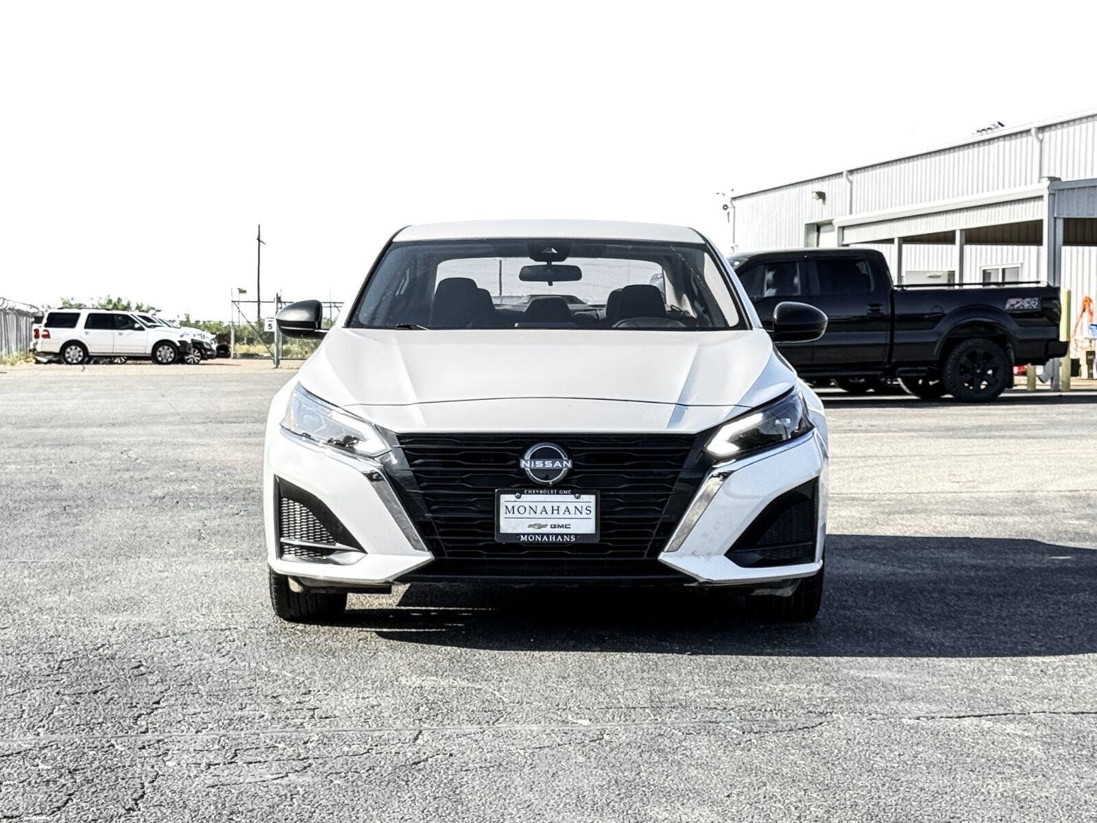 Used 2025 Nissan Altima 2.5 SV FWD image 3