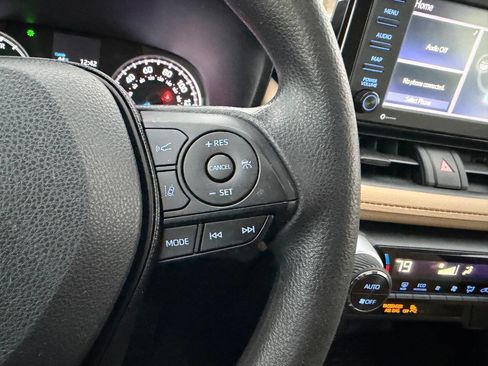 Used 2020 Toyota RAV4 XLE image 14