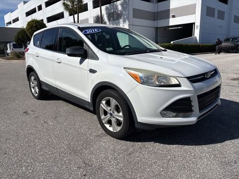 Used 2016 Ford Escape SE image 1