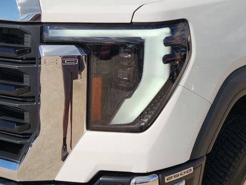 Used 2024 GMC Sierra 2500 Pro RWD image 9