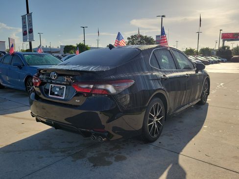 Used 2023 Toyota Camry SE FWD image 11