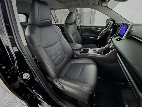 Used 2023 Toyota RAV4 XLE Premium image 31