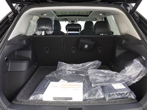 New 2026 Volkswagen Tiguan SE image 17