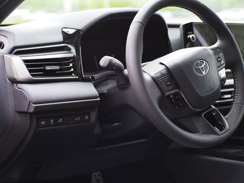 Used 2026 Toyota Camry SE w/ Multimedia Upgrade Package FWD image 9