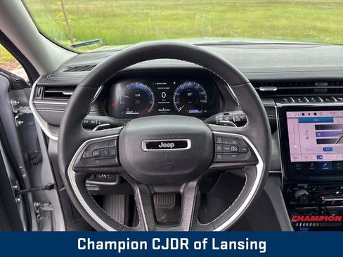 Used 2023 Jeep Grand Cherokee L Limited AWD/4WD image 19