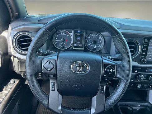 Certified 2022 Toyota Tacoma TRD Off-Road w/ Technology Package AWD/4WD image 14