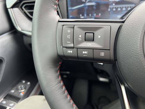 New 2025 Nissan Kicks SR w/ SR Premium Package FWD image 11