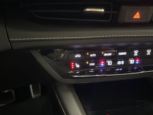 Used 2022 Buick Envision Essence w/ Technology Package I image 40