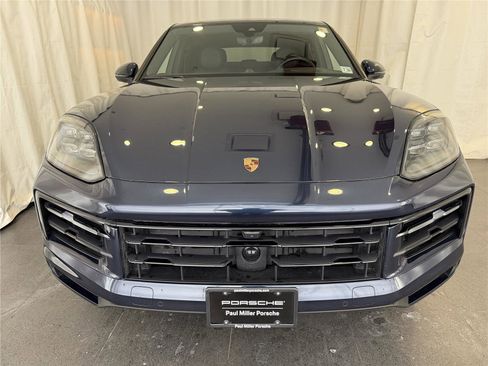 Certified 2025 Porsche Cayenne Coupe image 6