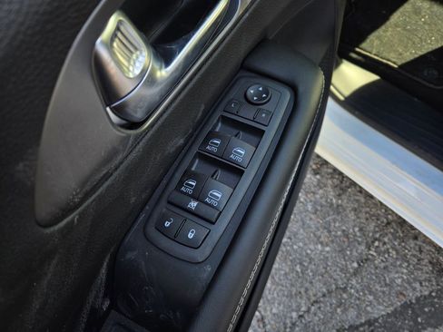 New 2026 Chrysler Pacifica Select image 10