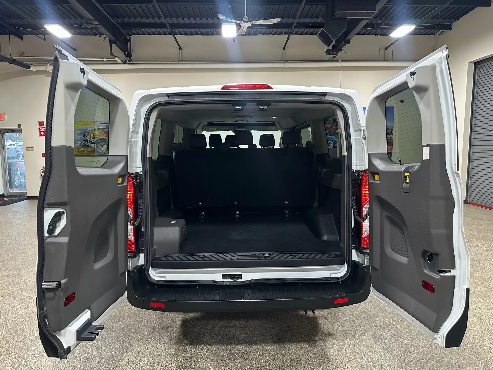 Used 2020 Ford Transit 150 XL RWD image 17