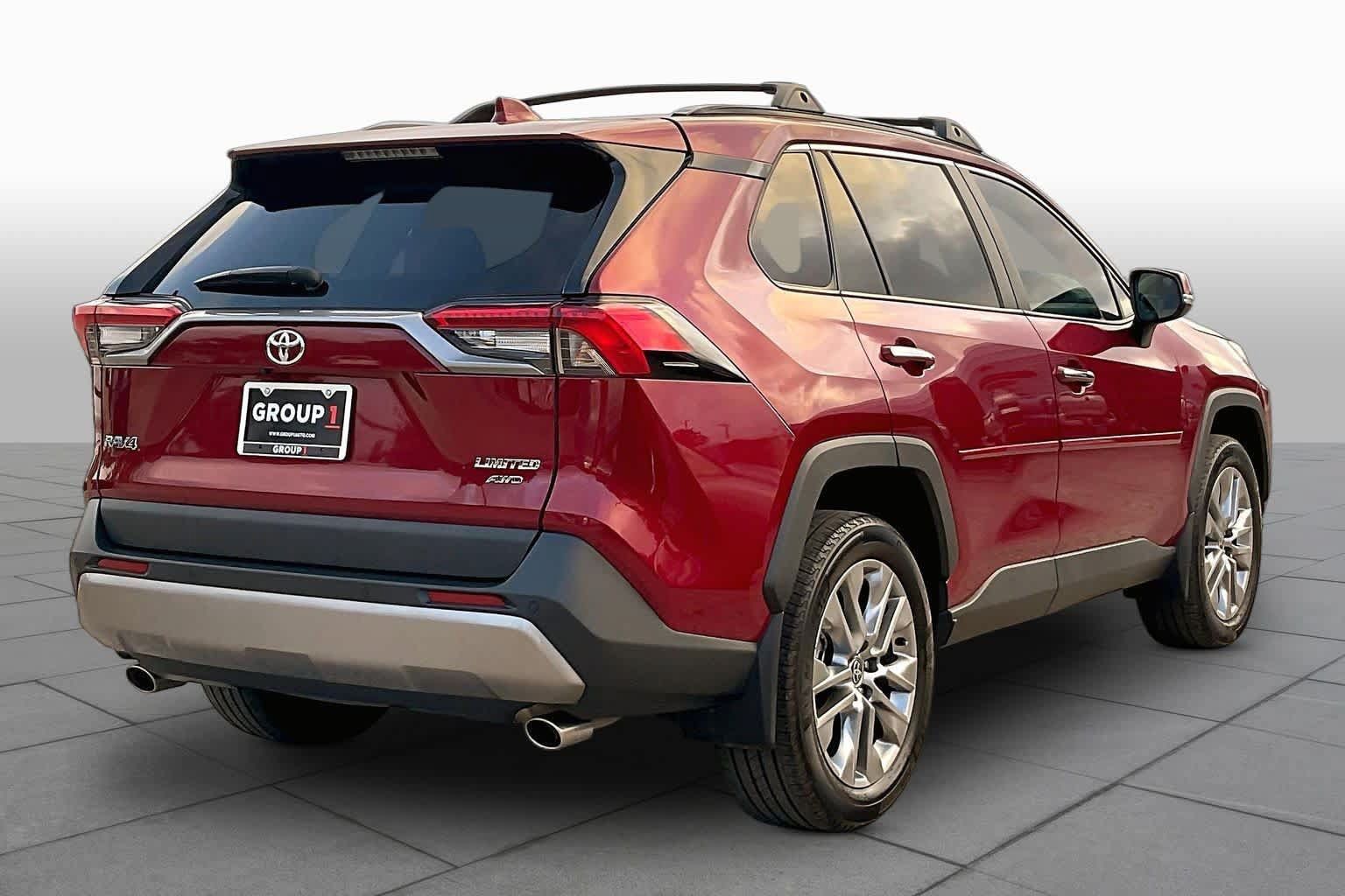 Used 2025 Toyota RAV4 Limited w/ Weather Package AWD/4WD image 13