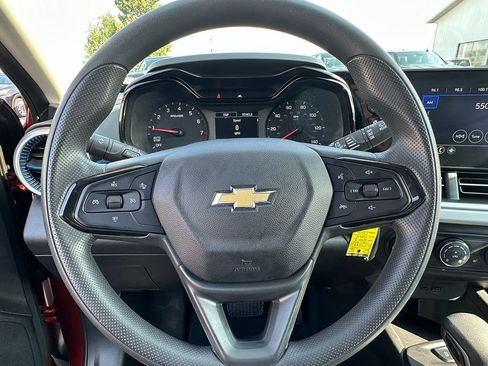 Used 2024 Chevrolet Trax LS w/ LS Convenience Package FWD image 30