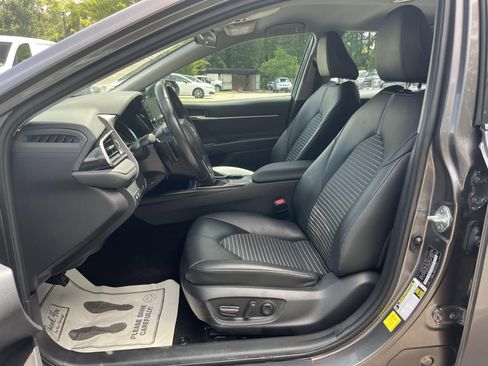 Used 2023 Toyota Camry SE FWD image 18