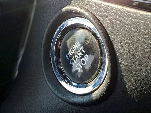 Used 2022 Toyota C-HR XLE FWD image 22