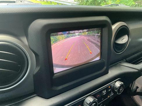 Used 2021 Jeep Wrangler Unlimited Sport AWD/4WD image 27