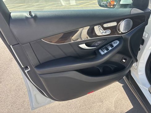 Used 2020 Mercedes-Benz GLC 300 4MATIC image 5