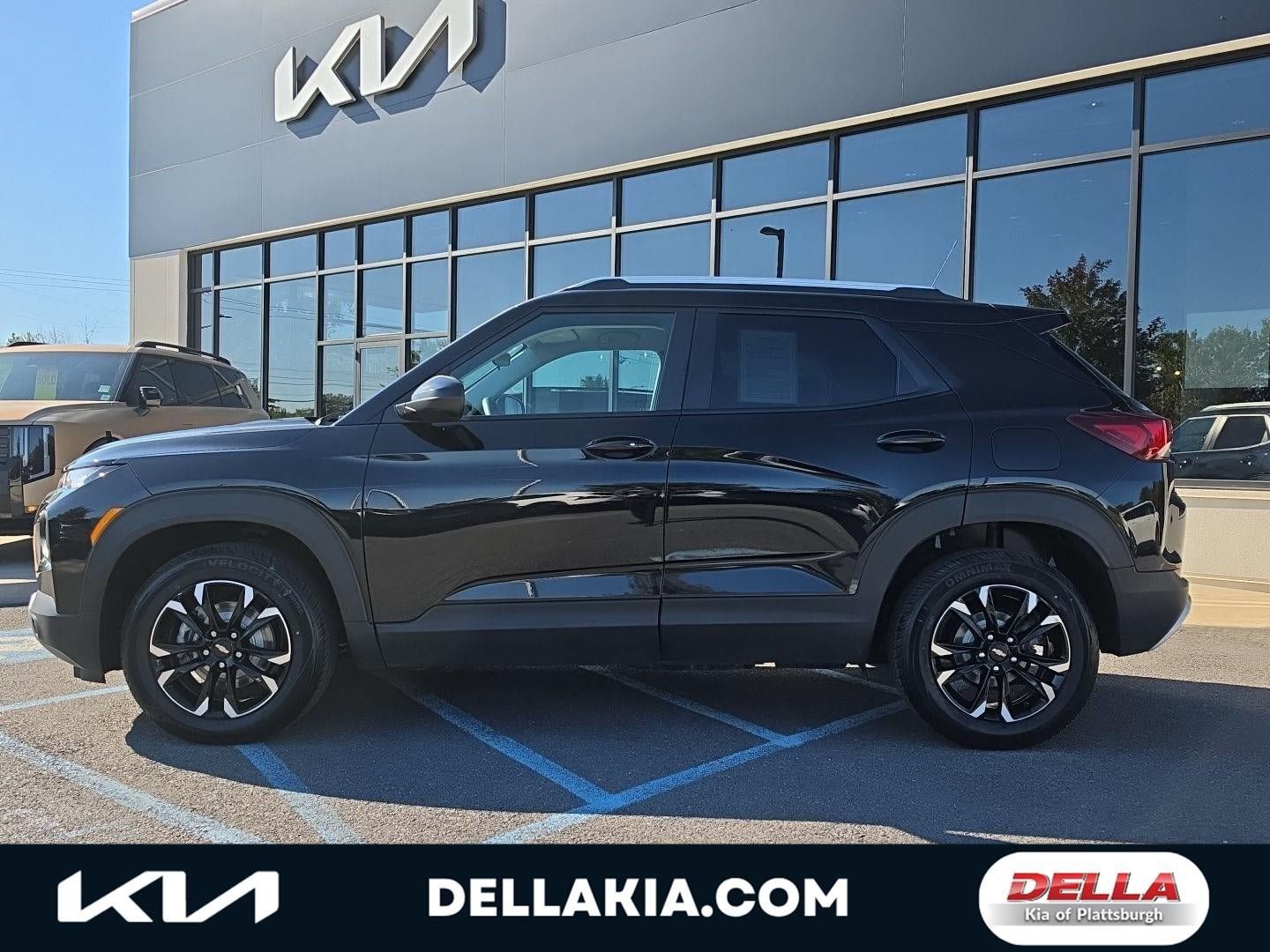 Used 2023 Chevrolet TrailBlazer LT w/ Driver Confidence Package AWD/4WD image 2