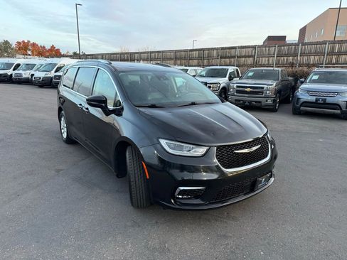 Used 2021 Chrysler Pacifica Touring-L image 13