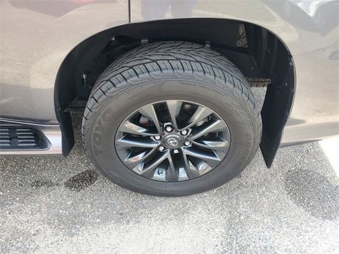 Used 2023 Lexus GX 460 Premium w/ Premium Package image 7