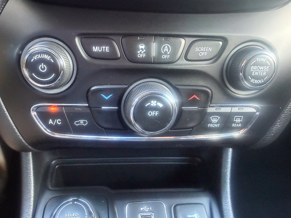 Used 2020 Jeep Cherokee Latitude AWD/4WD image 62