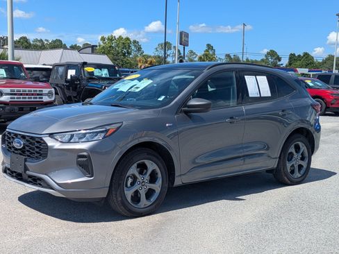 Used 2023 Ford Escape ST-Line w/ Tech Pack #1 AWD/4WD image 8
