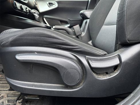 Used 2023 Kia Soul LX image 13