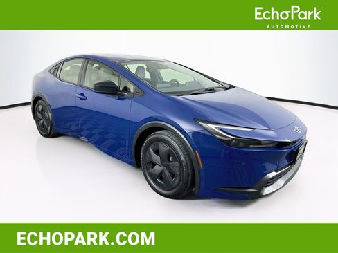 Used 2025 Toyota Prius LE FWD image 1