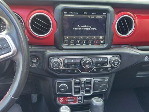 Used 2022 Jeep Wrangler Unlimited Rubicon w/ Cold Weather Group AWD/4WD image 2