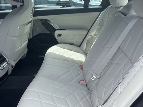 Used 2024 BMW 740i w/ Executive Package RWD image 6