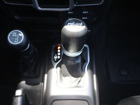 Used 2018 Jeep Wrangler Unlimited Sport AWD/4WD image 35