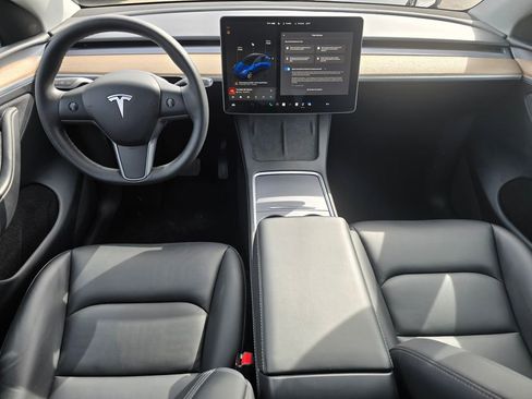 Used 2023 Tesla Model Y Long Range image 13