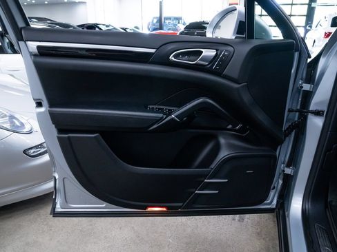 Used 2016 Porsche Cayenne AWD/4WD image 17
