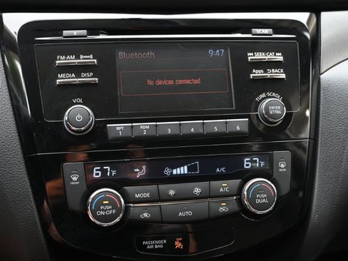 Used 2015 Nissan Rogue SV AWD/4WD image 23
