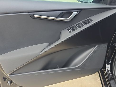 New 2026 Kia Niro LX FWD image 17