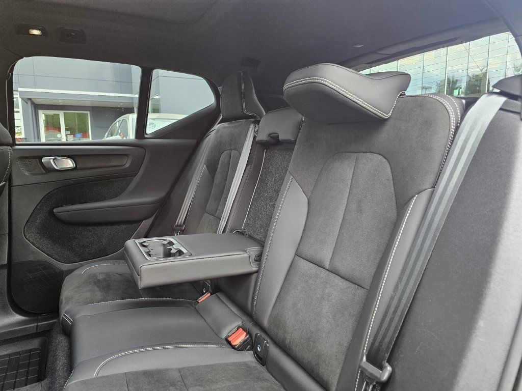 Used 2023 Volvo XC40 Recharge Ultimate AWD/4WD image 14