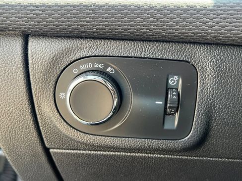 Used 2019 Chevrolet Cruze LT FWD image 30