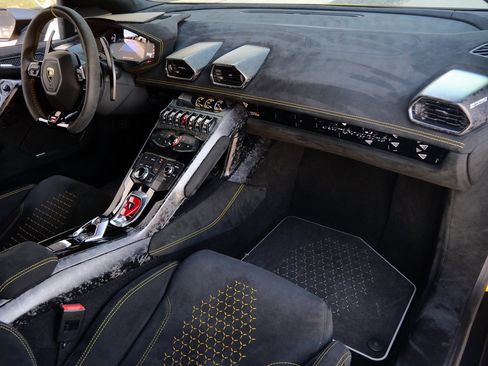 Used 2018 Lamborghini Huracan Performante image 29