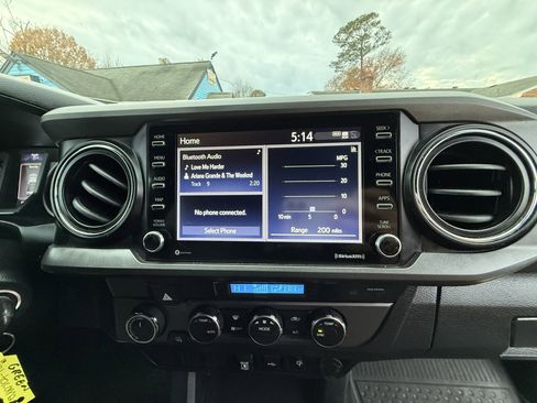 Used 2021 Toyota Tacoma TRD Off-Road image 24