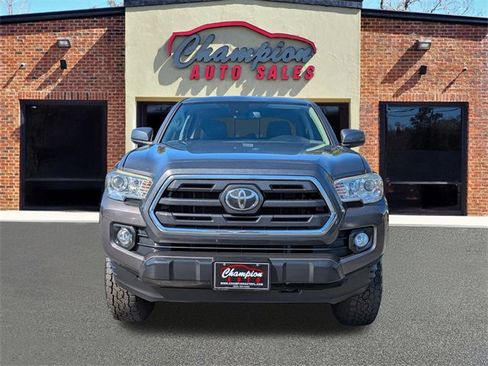 Used 2019 Toyota Tacoma TRD Sport image 5