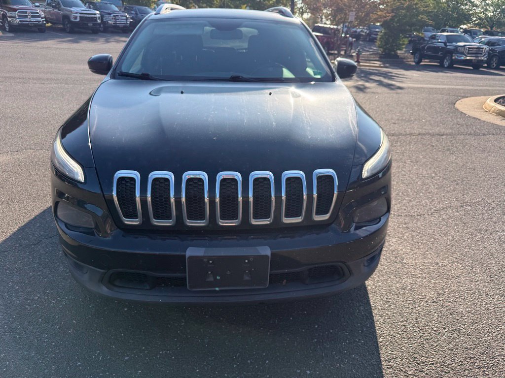 Used 2016 Jeep Cherokee Latitude w/ Safety/Convenience Group AWD/4WD image 2