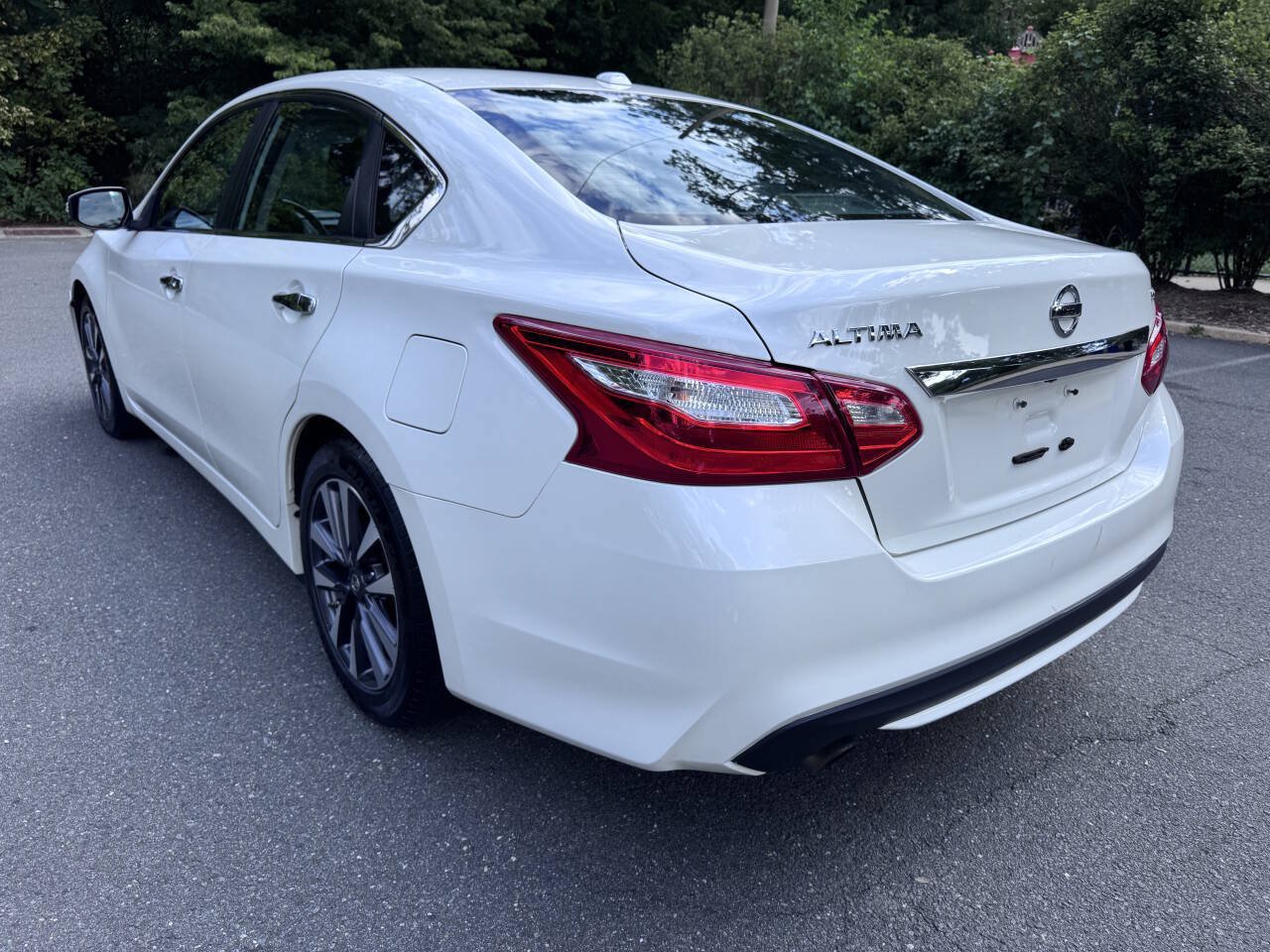Used 2016 Nissan Altima 2.5 SV w/ Convenience Package FWD image 3