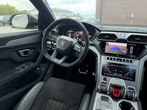 Used 2024 Lamborghini Urus Performante AWD/4WD image 35