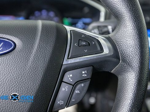 Used 2020 Ford Fusion SE FWD image 15