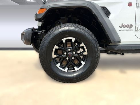 Used 2025 Jeep Wrangler Unlimited Rubicon image 10