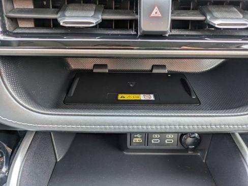 Used 2023 Toyota Highlander XLE AWD/4WD image 28