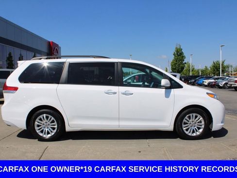 Used 2014 Toyota Sienna XLE w/ XLE Premium Package FWD image 6
