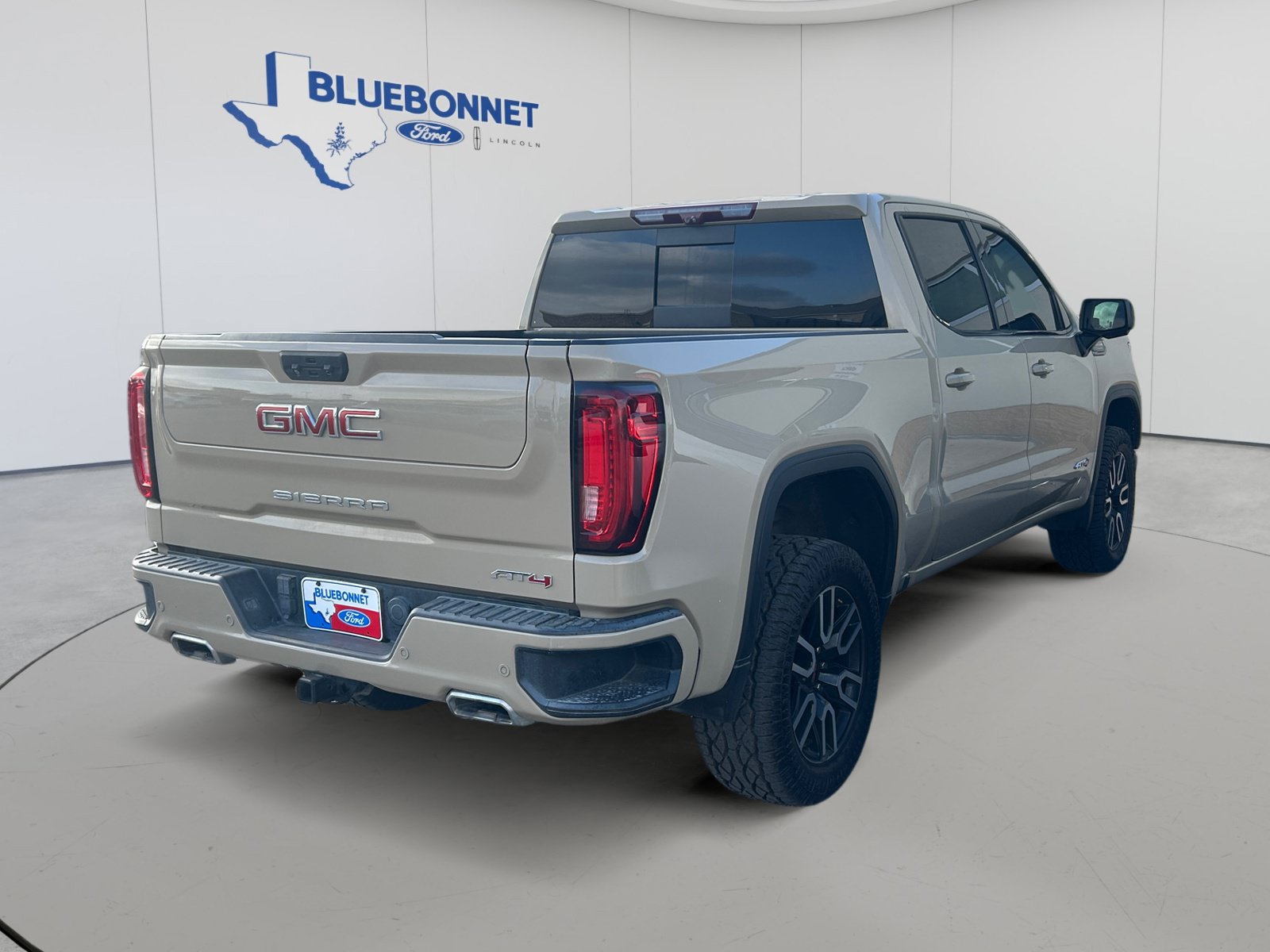 Used 2022 GMC Sierra 1500 AT4 w/ AT4 Premium Package AWD/4WD image 4