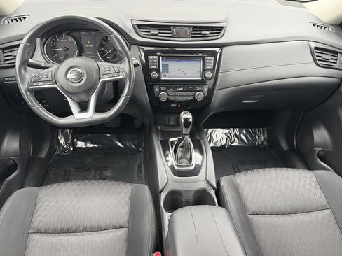 Used 2017 Nissan Rogue SV w/ SV Premium Package AWD/4WD image 16