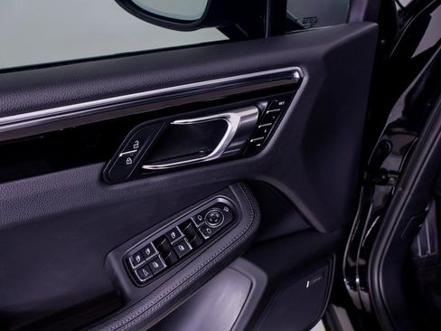 Certified 2023 Porsche Macan S image 28